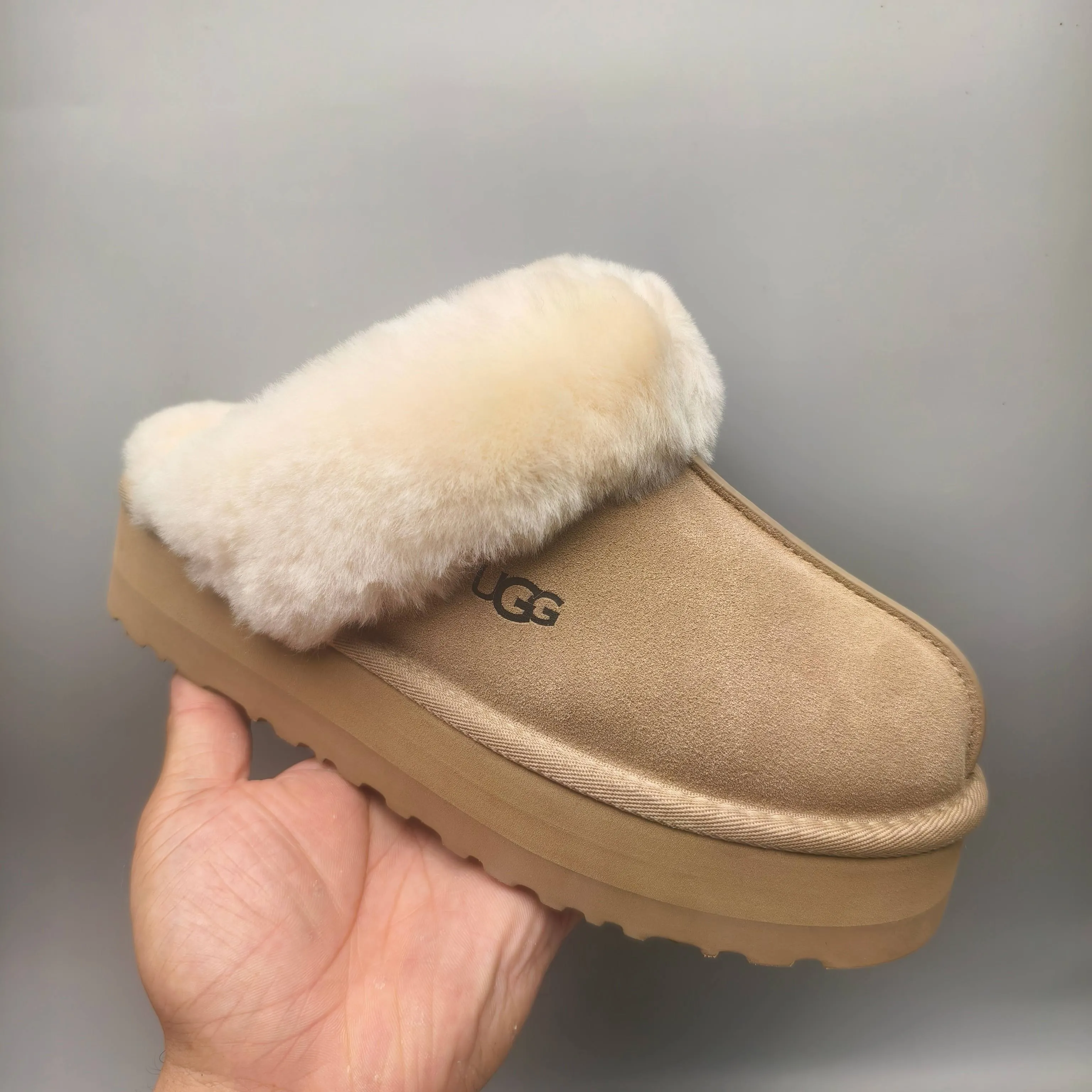 💰440 UGG sheepskin all-in-one snow boots 2550 🔥Thick-soled wool slippers (star slippers plus version) are comfortable and can be worn at home. Wool slippers can be worn outside. Split cow upper, Longfeng moccasin wool lining. The original three-layer combination outsole is light and comfortable on the foot. Only the top version is made. The oil edge craftsmanship is exquisite! Color: maroon gray sand antelope brown black code number: 35-41